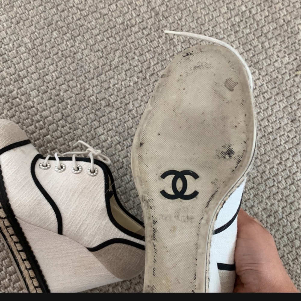 CHANEL like new wedges